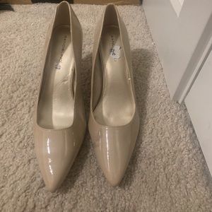 Paten leather tan shoe